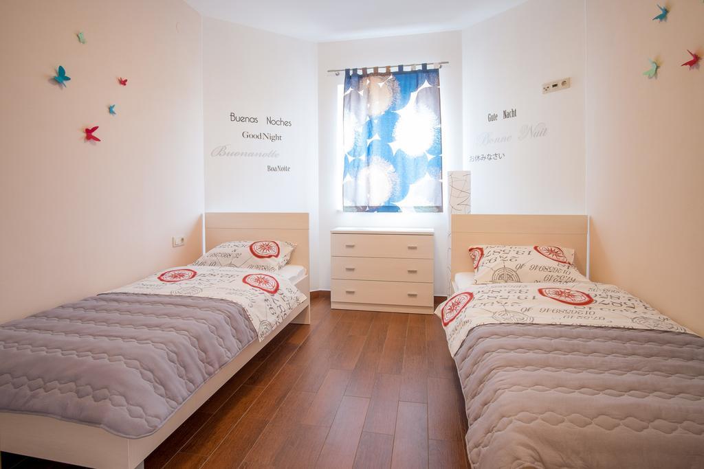 The Golden Island Apartments Krk Town Oda fotoğraf